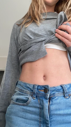 Mid waist jeans  - Fina jeans från jdy denim. Använda 2-3 gånger och i riktigt bra skick💓. Säljer då de inte kommer till användning. Dom är i storlek 25 i midjan men skulle säga att de är mer 28 i midjan. Nypris 300