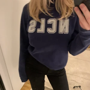 Collegetröja  - Från Gina Tricot, men köpt för några år sedan så finns inte kvar i butik eller på nätet. Storlek M men passar även mig som är storlek S