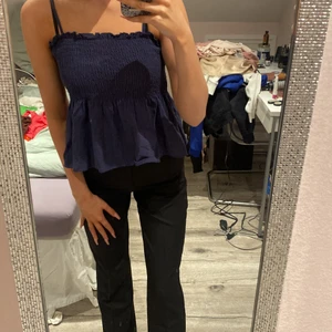 Marinblått linne - Asfint marinblått linne, knappt användt ❤️❤️