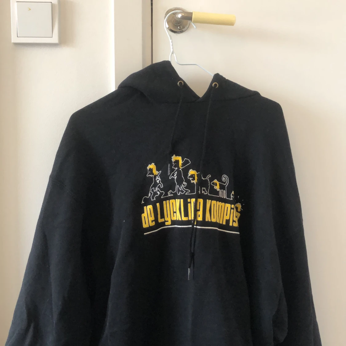 Svart hoodie med gult tryck Vintage