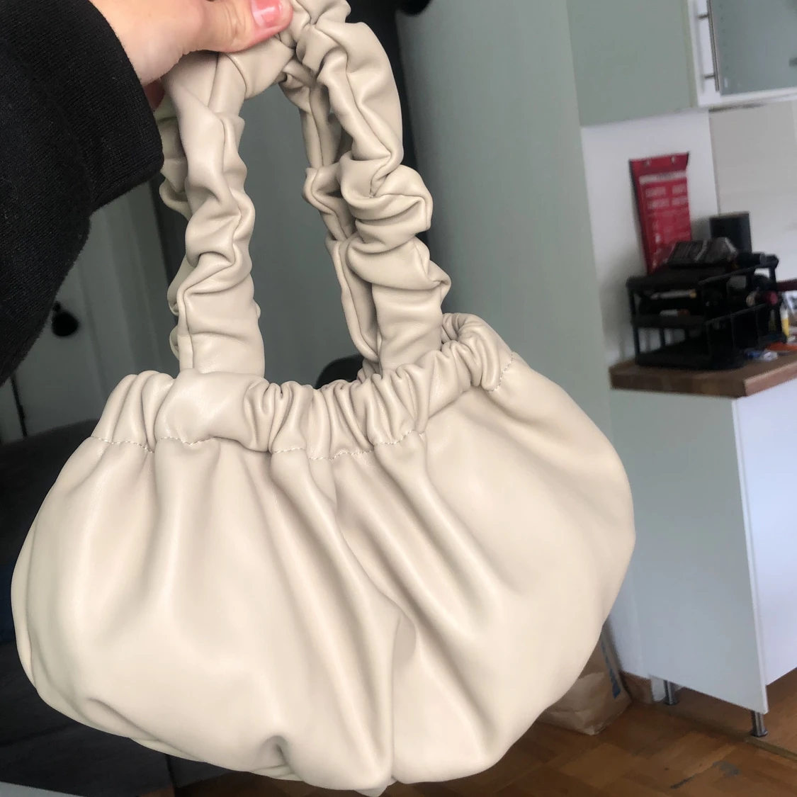 Beige axelbandsväska  - 90