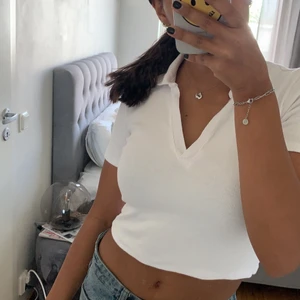 Ribbad tshirt - Ribbad tshirt från Zara, endast testad! Slutsåld