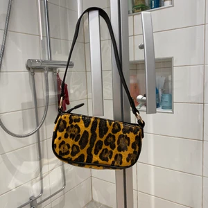 Väska - En axelväska från asos som knappt är använd.💞