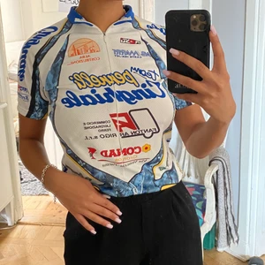 T shirt  - Cykel tröja✨Litet hål framtill som knappt syns Passar mig som är S/168cm❤️