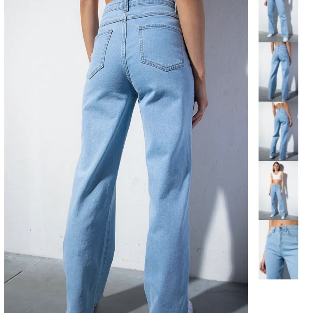 Raka, hlgmidjade jeans från madlady i light blue. Nypris 549kr. Knappt använda så ser ut som nya. Jeans & Byxor.