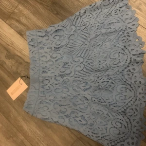 Ljusblå kjol  - Superfin kjol, aldrig använd! S/M