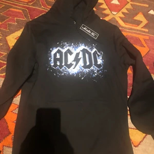Acdc Hoodie - Helt oanvänd Acdc hoodie
