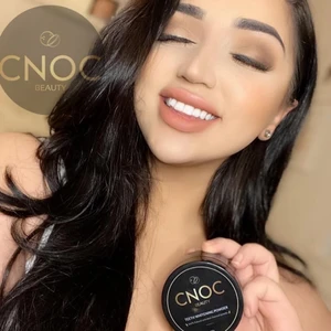 Tandblekningen %100Naturligt - Tandblekningen gjord på  endast naturliga ämnen 🖤 ________________________________________  CNOC 🥥  Veganskt 🌱 | 💯%Naturligt |  Fluorfritt 🚫  ---------------------------  • RENGÖRER OCH VITAR DINA TÄNDER  • FÖRHINDRAR DÅLIGA ANDNING  • BORTTAGER PLAK  • MINSKAR SKADLIG BAKTERIETILLVÄXT __________________________________________ Produktinformation: 🔻🔻🔻  • 2xORGANISK KOKOSOLJA🥥  • BAMBOO TANDBORSTA🎋  • KOLTANDPASTE  • TANDBLEKNING AV KOLPULVER  KONTAKTA OSS:.  📞☎️ Sverige +46 73 570 45 40  (Whatsap