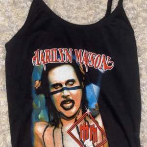 Marilyn Manson tröja! I storlek XS. Använd en gång. Buda från 20kr