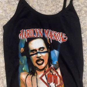 Marilyn tröja  - Marilyn Manson tröja! I storlek XS. Använd en gång. Buda från 20kr