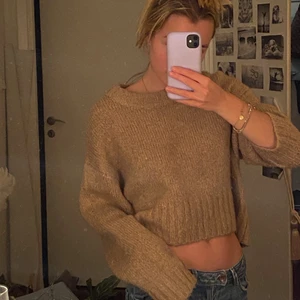 Weekday tröja stickad  - Stickad tröja från weekday som passar till allt!! Sparsamt använd i bra skick. Säljer pga har flytt. Storlek s 💖