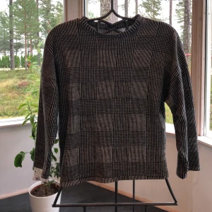 Tröja från Zara - Rutig tröja från Zara