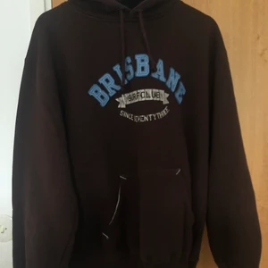 Vintage brun hoodie  - Vintage brun hoodie med tryck