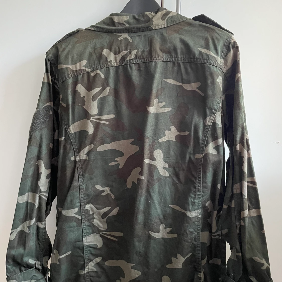 Militärmönstrad jacka - 90
