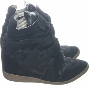 Steve Madden/ Isabel Marant skor/sneaker - Stl 38, påminner om Isabel Marant, fint anv skick! Sköna att gå i! Passa på , ett kap!