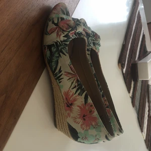  Klackskor  - Klackskor säljer den för 50kr kan gå lite ner i pris har haft den på mig några gånger inte mer än 5 gånger 