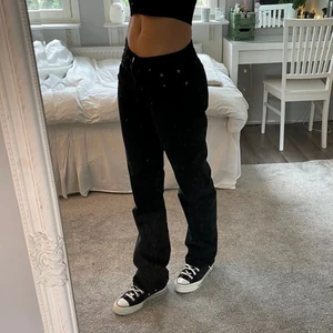Zara jeans - Lånade bilder!! Köparen står för frakten! Små i storleken så passar bäst 36💕💕💕💕fint skick