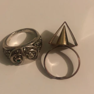Ringar! - 2 jättefina ringar! Båda är köpta second hand. 1 för 20 eller båda för 30💕