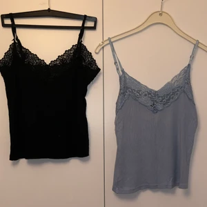 Spetslinnen - jag säljer båda linnena i ett!💕 Aldrig använt nån av dom😊 De svarta linnet är från ginatricot och de blåa är från twilfit! Skicka meddelande om intresse🌸😃