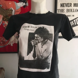 Sid vicious t-shirt  - Lite sliten men bara på ett snyggt sätt. Perfekt passform