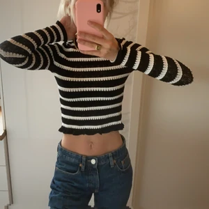 RANDIG STICKAD ZARA TOPP  - Säljer nu den populära stickade toppen från zara, använd 1 gång!  Buda i kommentarerna elr skriv ett bud privat <3 SÄLJER DIREKT FÖR 400kr INK FRAKT!  Den är kvar