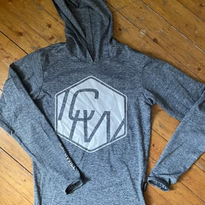 Tröningströja iciw - Storlek xs. Har en likadan fast andra färger, kolla min profil. Samfraktar gärna 