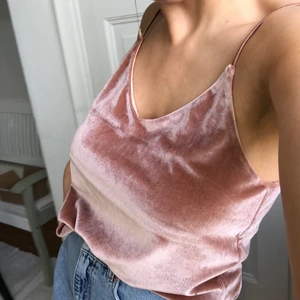 Sammetslinne - Samettslinne köpt i Köpenhamn. Använt Max 2-3 gånger. Passar även mig som har M