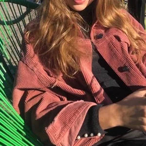 Populär Zara Jacka - Säljer min jätte populära zara jacka som är perfekt för höst❤️ Köparen står för frakt som är inte inkluderat i priset ❤️‍🔥