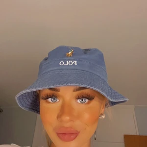  Ralph Lauren Bucket Hat - Buckethat från Ralph Lauren, i princip inte använd alls. 