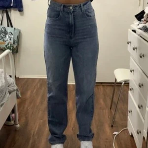 jeans - baggy jeans jag köpte från shein för 280kr+frakt men som tyvärr ej passade och är därför oanvända, storlek M