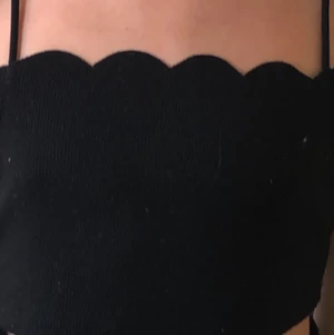 En söt crop topp. - En crop topp från shein, i bra skick och lite i storleken. 