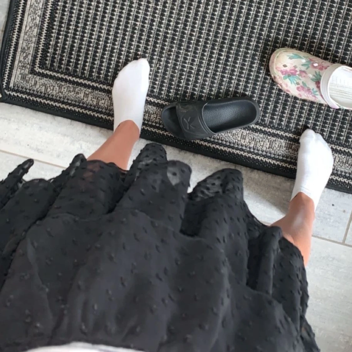 Svart volangkjol i strl S - 90