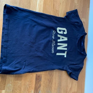 Gant t-shirt - Gant t-shirt i storlek 146/152 använd 1 gång