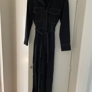 Jumpsuit  - Supersnygg jumpsuit från Mango strl xs 