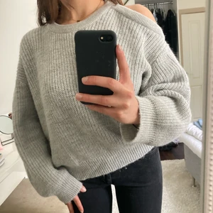 Iro Paris stickad tröja - Säljer min älskade tröja från Iro Paris, köpt på Nathalie Schuterman här i Stockholm. Perfekt till sommaren med en kjol. 🌸 säljs till högsta bud + frakt 