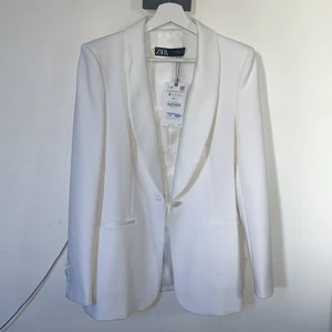 Blazer - Really cute blazer perfect for studenten or any other special event. New! Skriv i privat för mer bilder:) Gratis frakt 🤍 