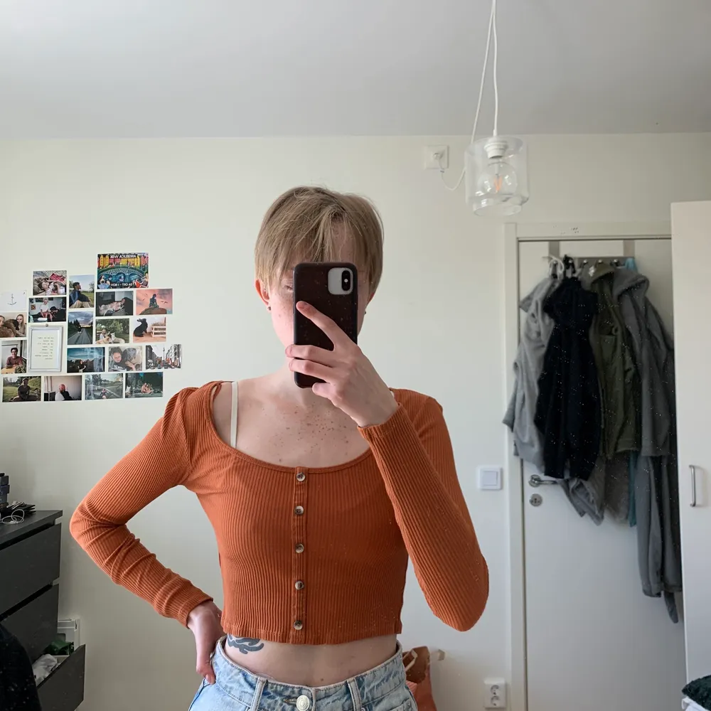 Orange tröja perfekt för sommaren. Toppar.