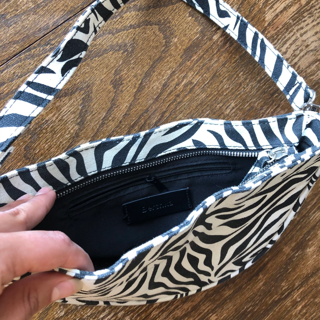 Axelväska zebra - 90