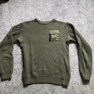 Lyle & scott tröja  - Använd fåtal gånger, säljer pga att den är för liten för mig, är lite uttöjd i armarna 