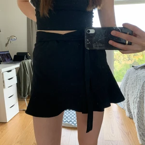 Zara kjol  - Zara kjol som har inte kommit till användning, köpte den föra året men har blivit för stor för mig! 