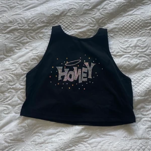 Shein topp - Gullig topp från Shein, aldrig använd av mig. Strl L men mer som en S. Frakt tillkommer 💞