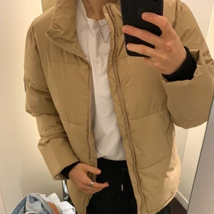 Vinterjacka - Använd några gånger en vinter. Fint skick, skön och varm. 