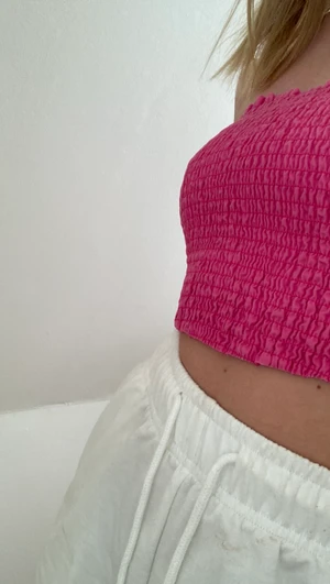 rosa bandau - fin rosa bandau top! jag är vanligtvis en XS/S i tröjor och är 165cm lång och den sitter bra på mig