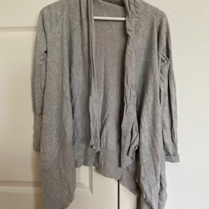 zara kofta - snygg zara kofta köpt för 399kr säljs för 150kr plus frakt (pris kan diskuteras)