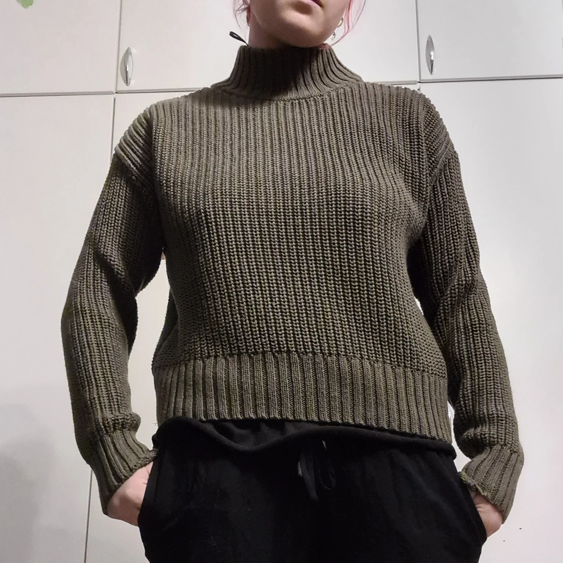 Mossgrön stickad tröja