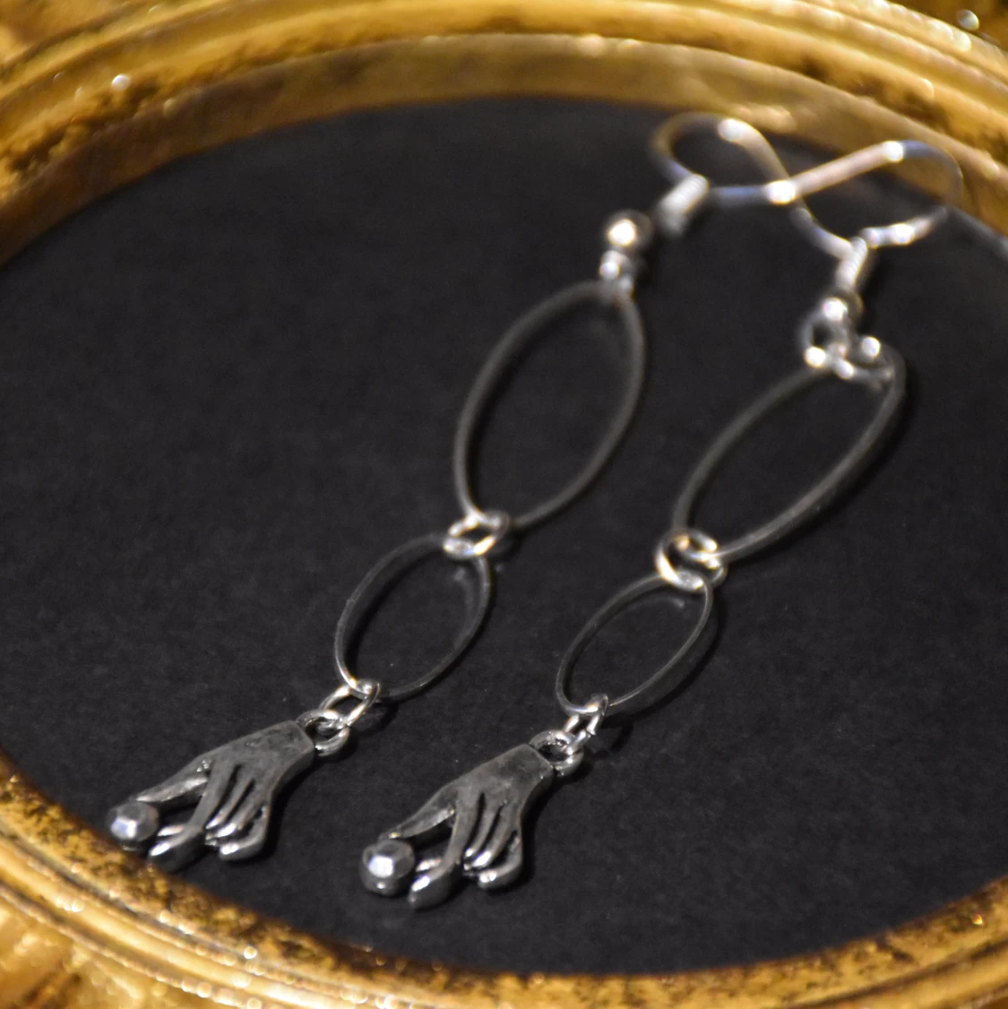 Örhängen händer  - 90