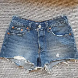 💙Levi's shorts modell 501, W24. Köpta på plick men säljer dessa då dom var för små. 165kr och gratis frakt😊