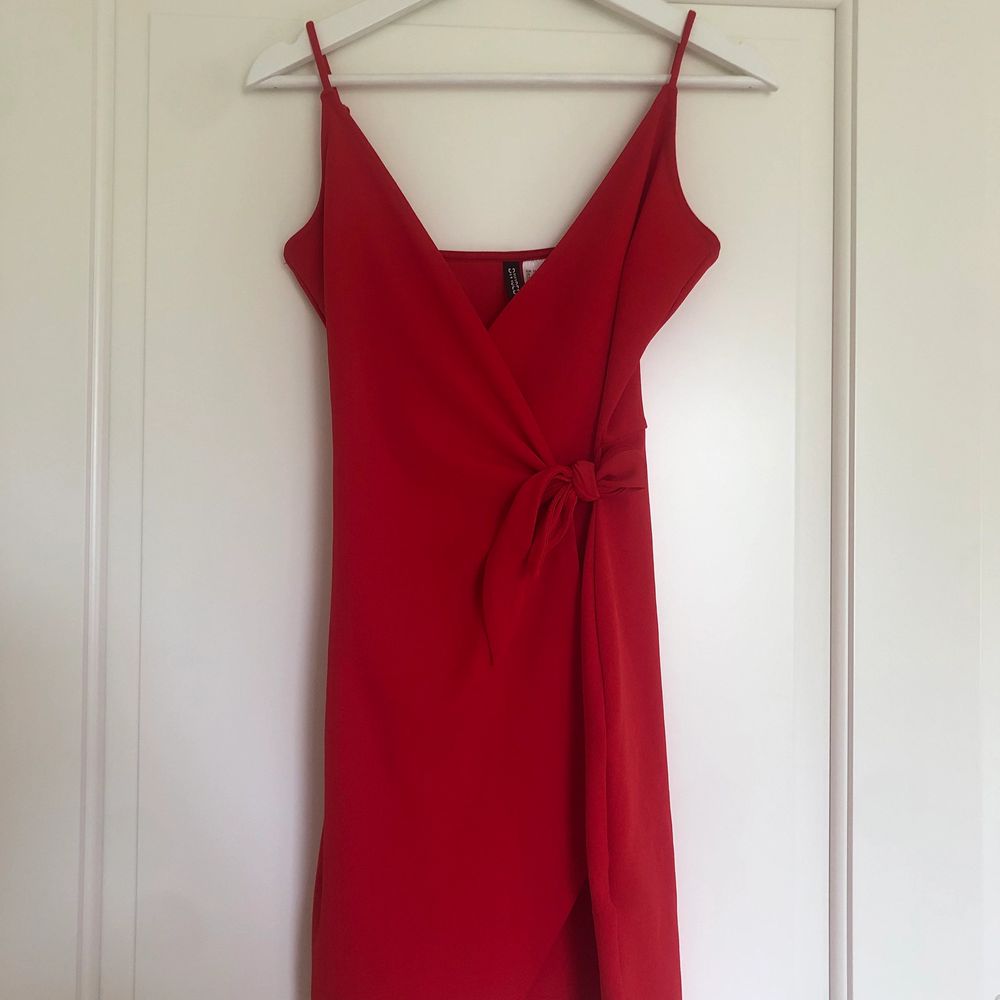 Röd klänning - Hu0026M  Plick Second Hand