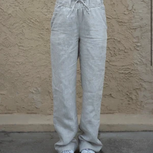 Linne byxor  - Säljer mina helt nya oanvända jätte fina linne byxor från a-dsgn , säljer pga av fel storlek , 800kr +frakt , buda i kommentarerna (köp direkt för 1200kr) 💗💕💓😝