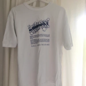 T-shirt - Tröja från Eytys x Hm. Gillar tröjan så kommer bara sälja om budet är tillräckligt💕